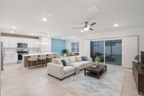 House in Davenport, Florida 5 bedrooms, 242.94 sq.m. № 2097420 - photo 3