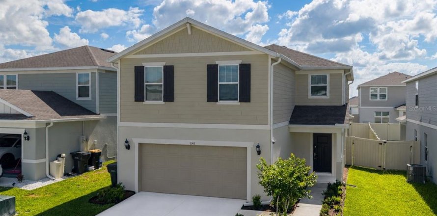 House in Davenport, Florida 5 bedrooms, 242.94 sq.m. № 2097420