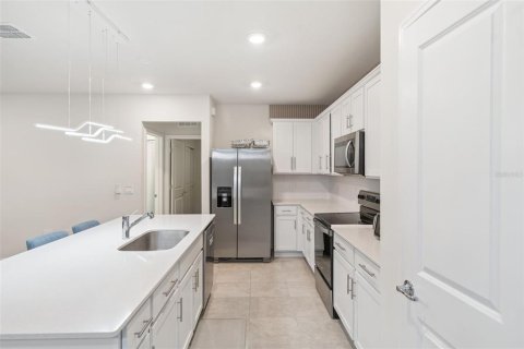 House in Davenport, Florida 5 bedrooms, 242.94 sq.m. № 2097420 - photo 8