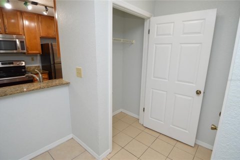 Condo in Saint Petersburg, Florida, 1 bedroom  № 1899904 - photo 4