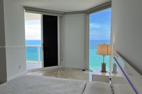 Condo in Miami Beach, Florida, 2 bedrooms  № 1825681 - photo 8