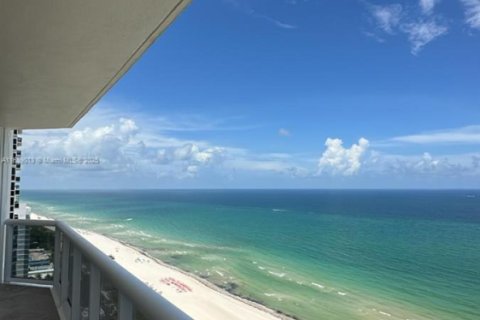Condo in Miami Beach, Florida, 2 bedrooms  № 1825681 - photo 1