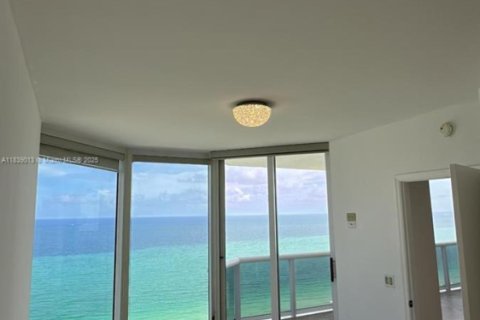 Condo in Miami Beach, Florida, 2 bedrooms  № 1825681 - photo 3