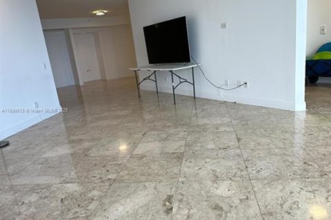 Condo in Miami Beach, Florida, 2 bedrooms  № 1825681 - photo 13