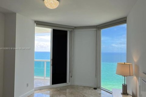 Condo in Miami Beach, Florida, 2 bedrooms  № 1825681 - photo 7
