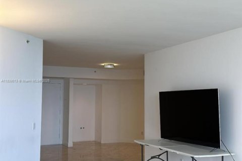 Condo in Miami Beach, Florida, 2 bedrooms  № 1825681 - photo 14