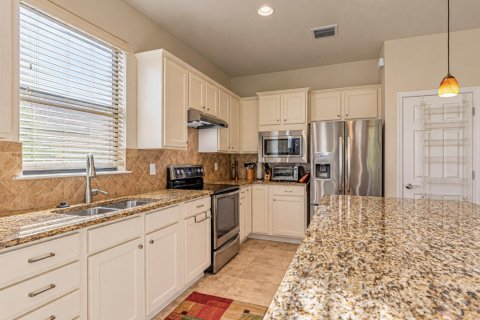 House in Vero Beach, Florida 2 bedrooms, 156.35 sq.m. № 2422509 - photo 14