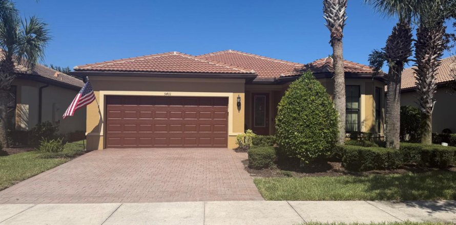 House in Vero Beach, Florida 2 bedrooms, 156.35 sq.m. № 2422509