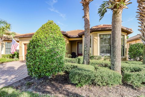 House in Vero Beach, Florida 2 bedrooms, 156.35 sq.m. № 2422509 - photo 8