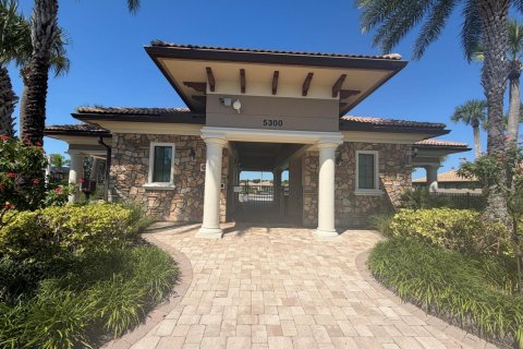 House in Vero Beach, Florida 2 bedrooms, 156.35 sq.m. № 2422509 - photo 7