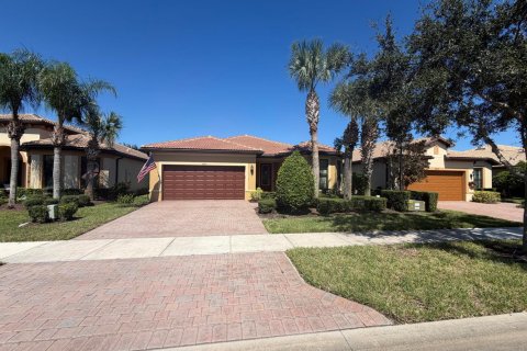 House in Vero Beach, Florida 2 bedrooms, 156.35 sq.m. № 2422509 - photo 2