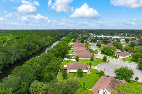 House in Palm Coast, Florida 3 bedrooms, 173.54 sq.m. № 2226350 - photo 5