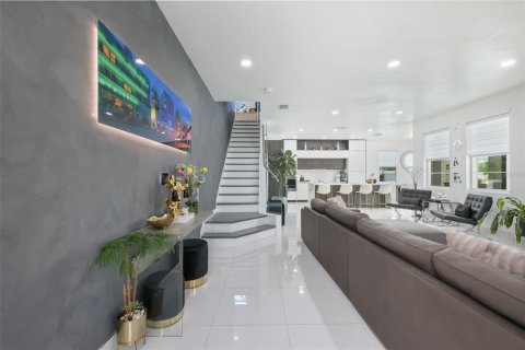 Villa ou maison à vendre à Kissimmee, Floride: 4 chambres, 214.33 m2 № 2138636 - photo 2