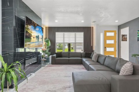 Villa ou maison à vendre à Kissimmee, Floride: 4 chambres, 214.33 m2 № 2138636 - photo 3