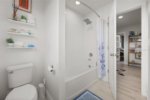Villa ou maison à vendre à Kissimmee, Floride: 4 chambres, 214.33 m2 № 2138636 - photo 17