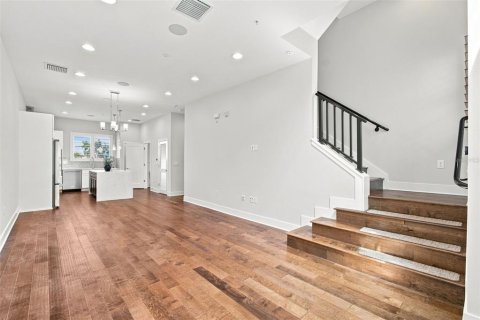 Townhouse in Saint Petersburg, Florida 2 bedrooms, 147.71 sq.m. № 2324891 - photo 29