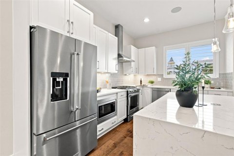 Townhouse in Saint Petersburg, Florida 2 bedrooms, 147.71 sq.m. № 2324891 - photo 22
