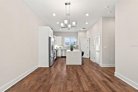 Townhouse in Saint Petersburg, Florida 2 bedrooms, 147.71 sq.m. № 2324891 - photo 17