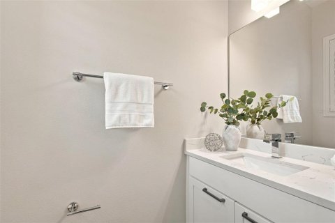 Townhouse in Saint Petersburg, Florida 2 bedrooms, 147.71 sq.m. № 2324891 - photo 25