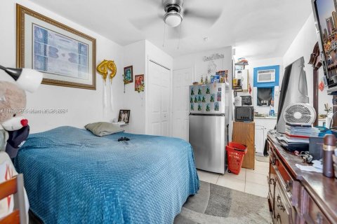 Commercial property in Hallandale Beach, Florida 342.81 sq.m. № 1863197 - photo 6