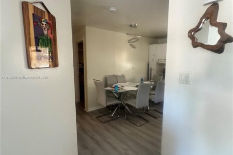 Commercial property in Hallandale Beach, Florida 342.81 sq.m. № 1863197 - photo 11