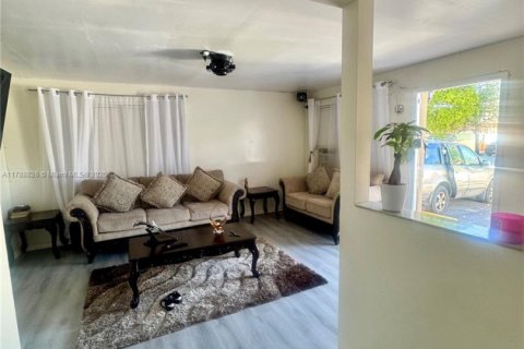 Commercial property in Hallandale Beach, Florida 342.81 sq.m. № 1863197 - photo 13