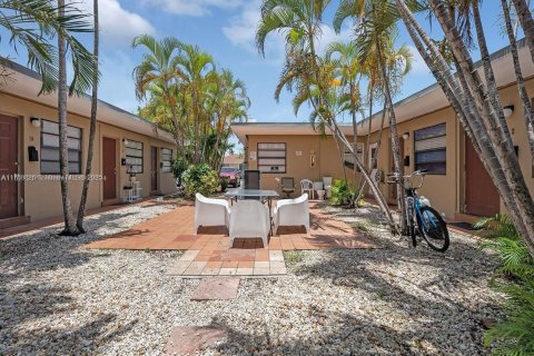 Commercial property in Hallandale Beach, Florida 342.81 sq.m. № 1863197 - photo 1