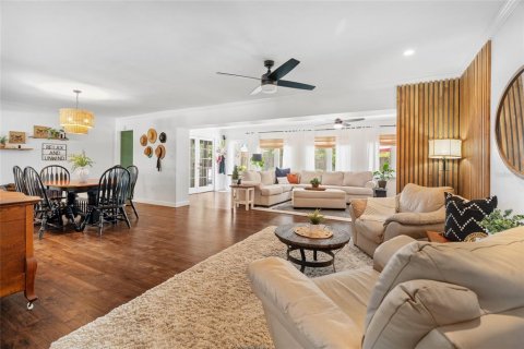 House in Sarasota, Florida 3 bedrooms, 166.39 sq.m. № 1827331 - photo 10