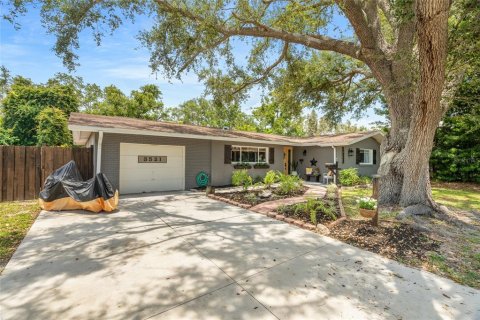House in Sarasota, Florida 3 bedrooms, 166.39 sq.m. № 1827331 - photo 1