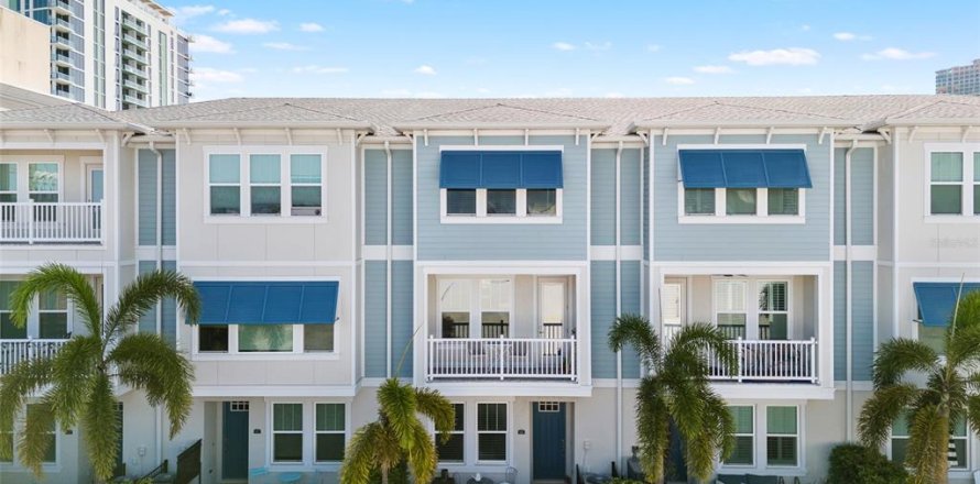 Touwnhouse à Saint Petersburg, Floride 3 chambres, 173.54 m2 № 1634434