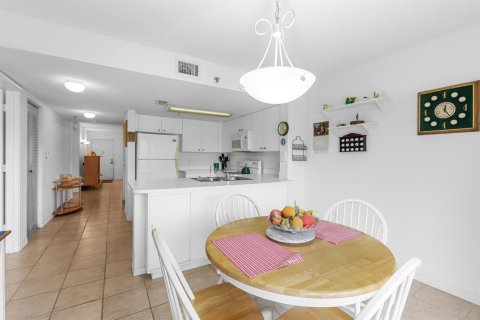 Condo in Davie, Florida, 2 bedrooms  № 2086988 - photo 12