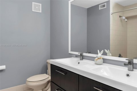 Купить таунхаус в Уэстон, Флорида 3 спальни, 149.11м2, № 2043645 - фото 20