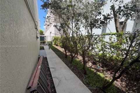 Immobilier commercial à vendre à Kendall, Floride № 2170375 - photo 21