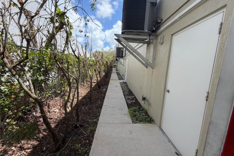 Immobilier commercial à vendre à Kendall, Floride № 2170375 - photo 22