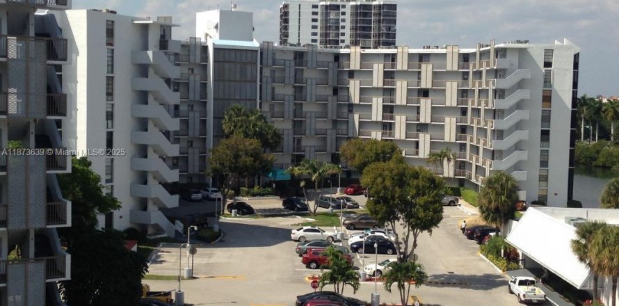 Кондоминиум с 3 спальнями в Авентура, Флорида № 2054564