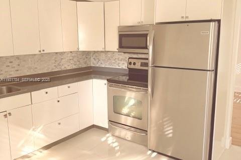 Apartamento en alquiler en Miami, Florida, 1 dormitorio № 1990367 - foto 9