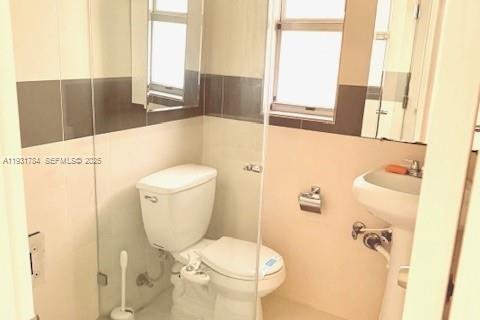 Apartamento en alquiler en Miami, Florida, 1 dormitorio № 1990367 - foto 14