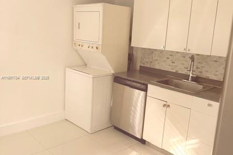 Apartamento en alquiler en Miami, Florida, 1 dormitorio № 1990367 - foto 8