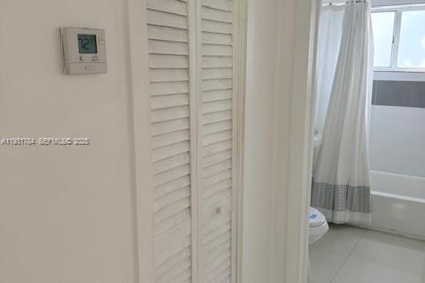 Apartamento en alquiler en Miami, Florida, 1 dormitorio № 1990367 - foto 3