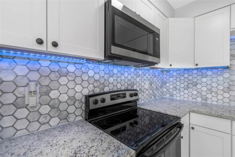 Commercial property in Saint Petersburg, Florida 21 bedroom, 153.85 sq.m. № 1884907 - photo 5