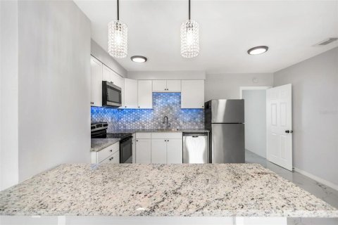 Commercial property in Saint Petersburg, Florida 21 bedroom, 153.85 sq.m. № 1884907 - photo 2