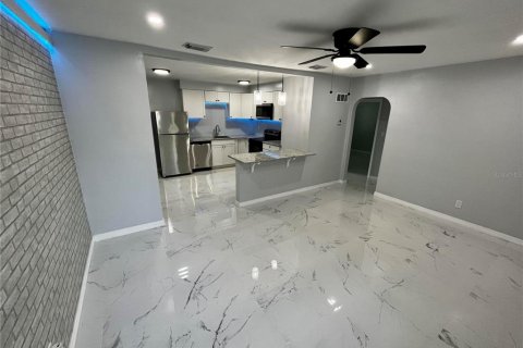 Commercial property in Saint Petersburg, Florida 21 bedroom, 153.85 sq.m. № 1884907 - photo 11