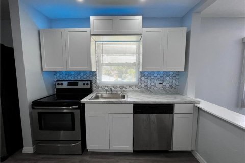 Commercial property in Saint Petersburg, Florida 21 bedroom, 153.85 sq.m. № 1884907 - photo 17