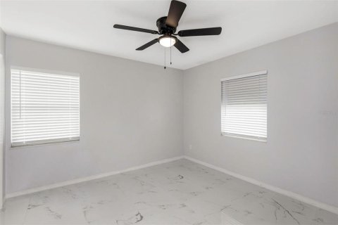 Commercial property in Saint Petersburg, Florida 21 bedroom, 153.85 sq.m. № 1884907 - photo 6