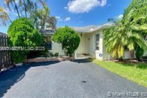 Casa en venta en Doral, Florida, 3 dormitorios, 130.9 m2 № 1984037 - foto 10