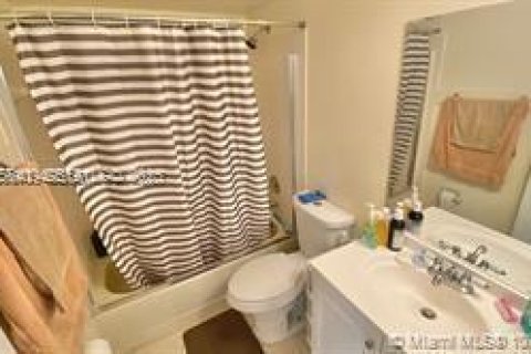 Casa en venta en Doral, Florida, 3 dormitorios, 130.9 m2 № 1984037 - foto 7