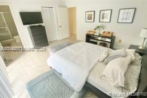 Casa en venta en Doral, Florida, 3 dormitorios, 130.9 m2 № 1984037 - foto 4