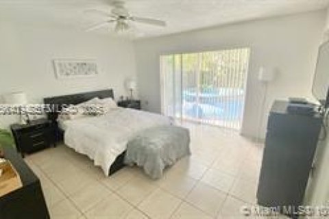 Casa en venta en Doral, Florida, 3 dormitorios, 130.9 m2 № 1984037 - foto 6