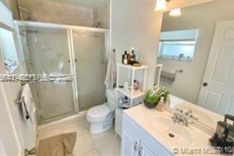 Casa en venta en Doral, Florida, 3 dormitorios, 130.9 m2 № 1984037 - foto 5