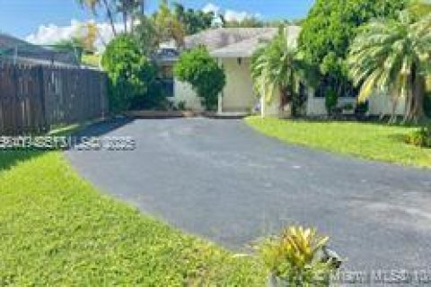 Casa en venta en Doral, Florida, 3 dormitorios, 130.9 m2 № 1984037 - foto 11